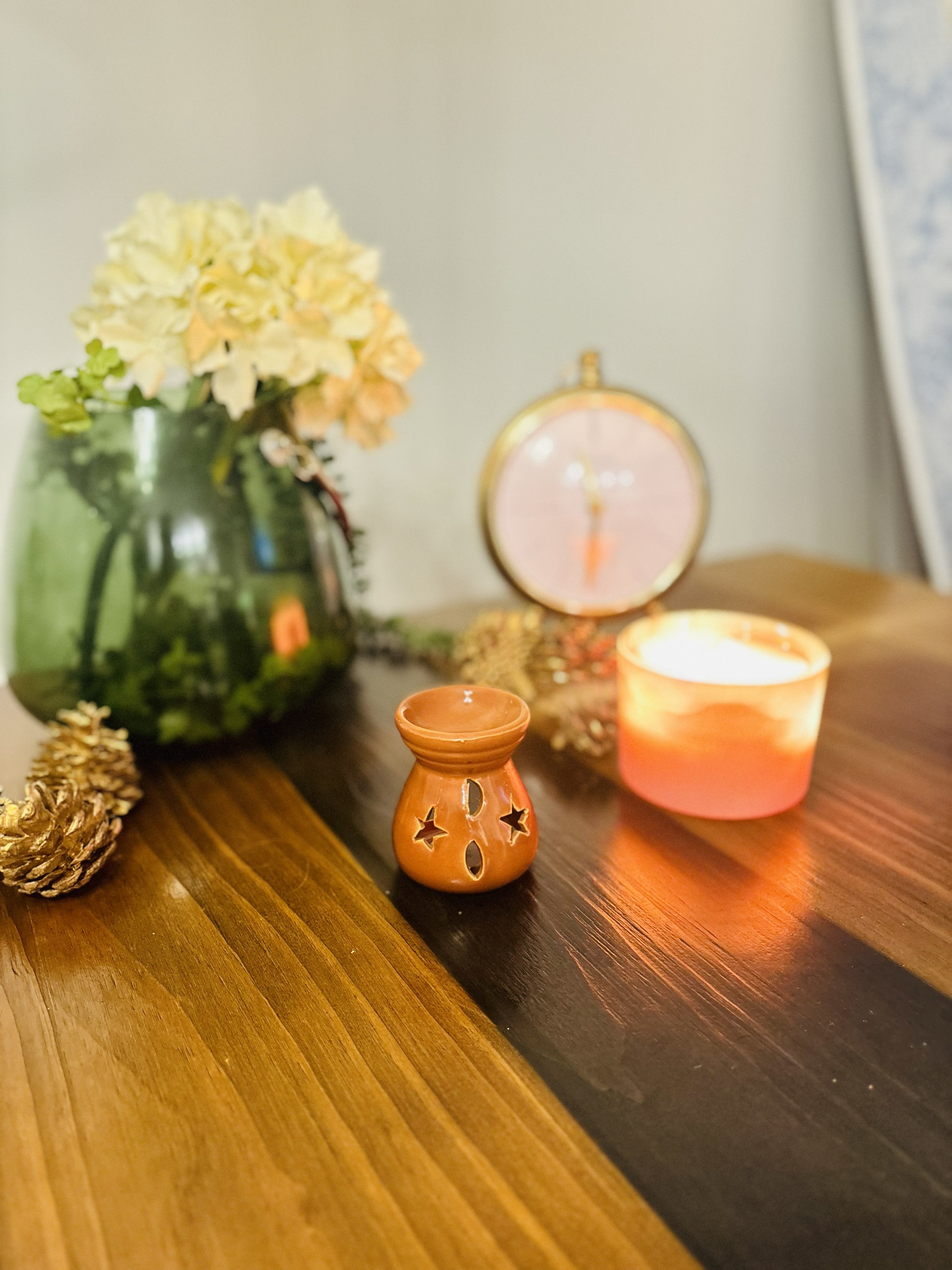 Atlas Maple Ember Glow Diffuser oil burner with a sleek ceramic design and warm amber glow.